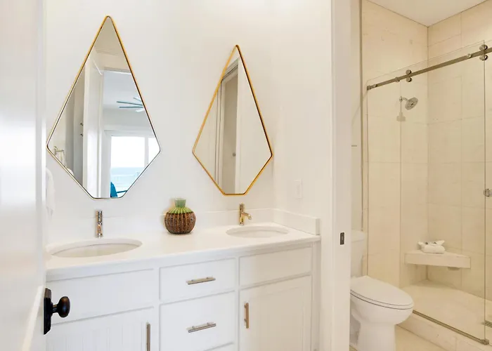Seaside West 12 Bdrm, 115 Bath, Private Pools, Sleeps 36 Holiday home Gulf Shores