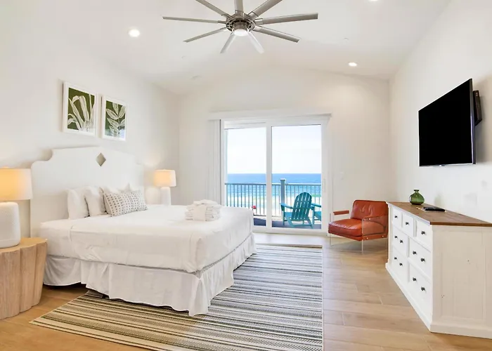 Seaside West 12 Bdrm, 115 Bath, Private Pools, Sleeps 36 Holiday home *