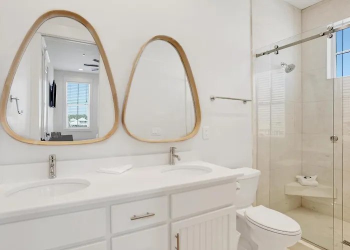Seaside West 12 Bdrm, 115 Bath, Private Pools, Sleeps 36 Holiday home Gulf Shores